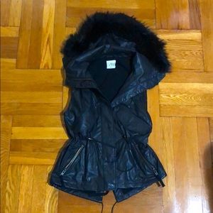 Sam vest with fur trim hood